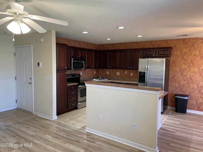 Foto del edificio - 2107 Cass Lake Dr
