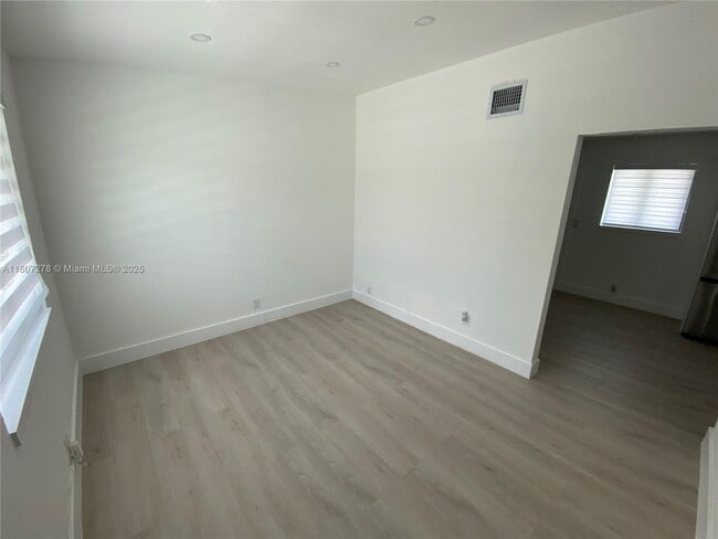 Foto del edificio - 1170 NW 25th St