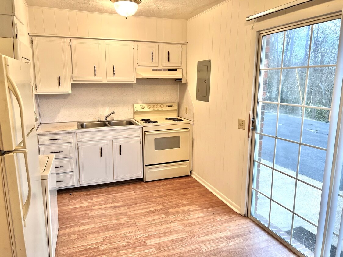 3812 Memorial Blvd Unit 6, Kingsport, TN 37664 Apartments in