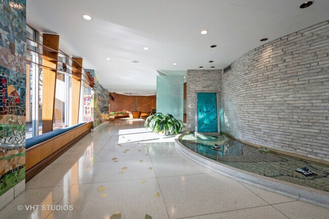 Building Photo - 6301 N Sheridan Rd