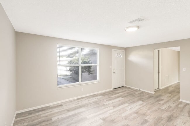 Building Photo - 9120 Crabtree Ln