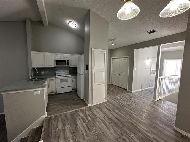 Foto del edificio - 9823 Summerwood Cir