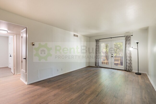 Foto del edificio - **ALL UTILITIES ARE INCLUDED!!  REDUCED PRICE FOR JUNE!