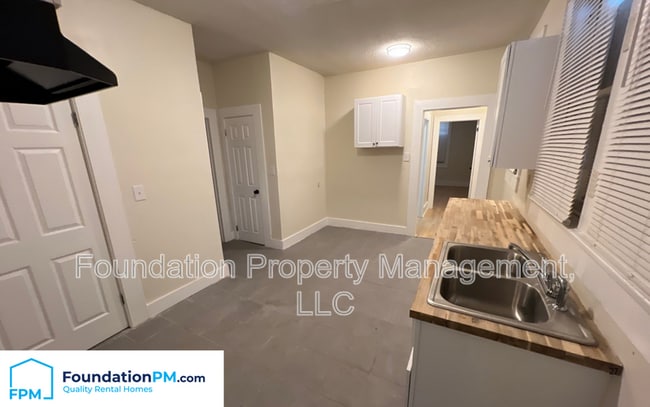 Building Photo - 1683 Walker Ave