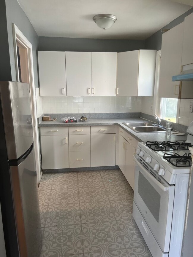 Building Photo - 3 bd/1 bath Single Family home