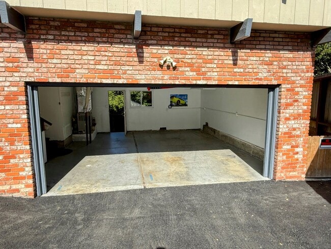 Building Photo - 376 Caprino Way