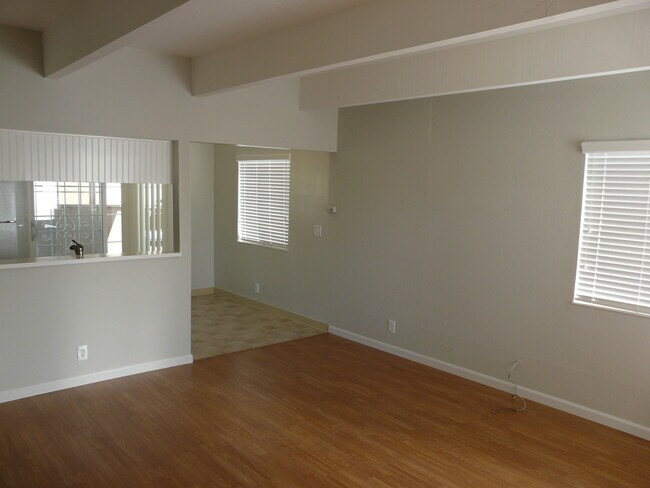 Building Photo - Morse Ave 630