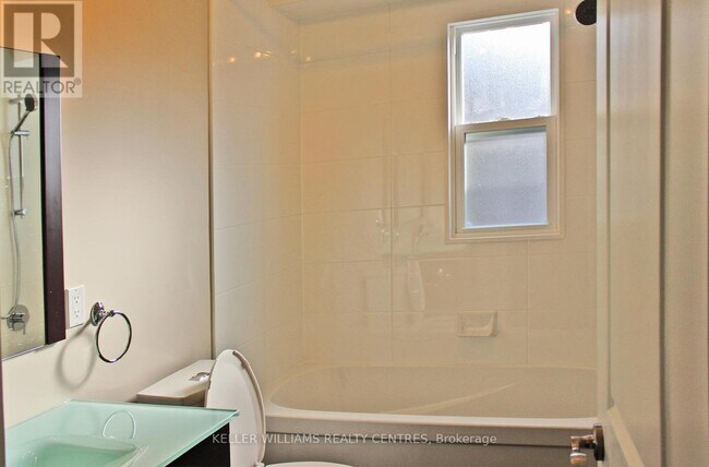 Building Photo - 453 Ashdale Ave