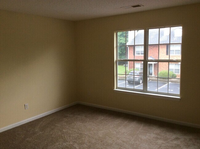 Building Photo - Jackson Townhome