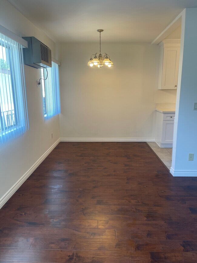 Dining area - 777 E Villa St