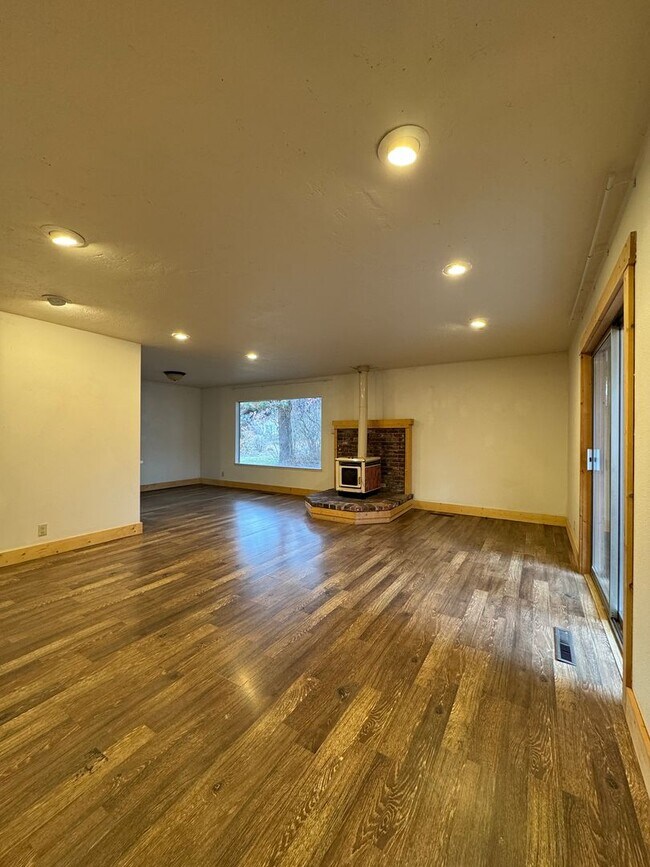 Foto del edificio - Secluded 3-Bedroom, 2-Bath Home for Rent