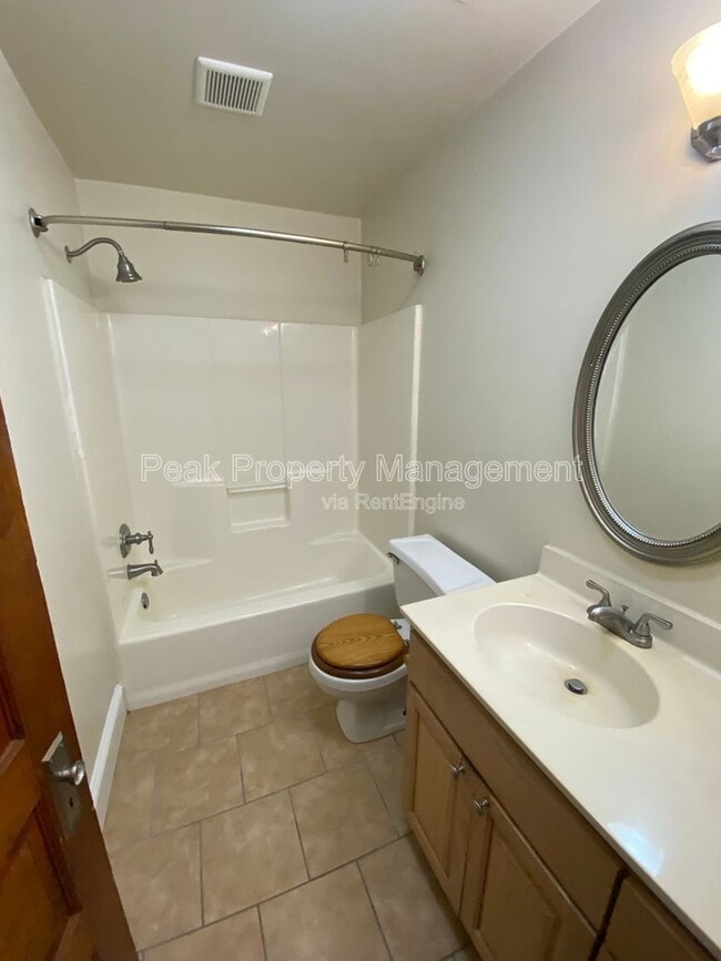 Foto del edificio - 244 N Sycamore St