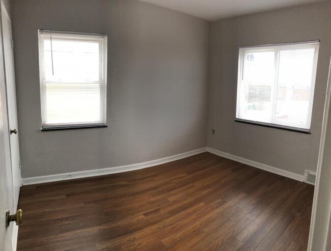 Building Photo - 3305 White Oak
