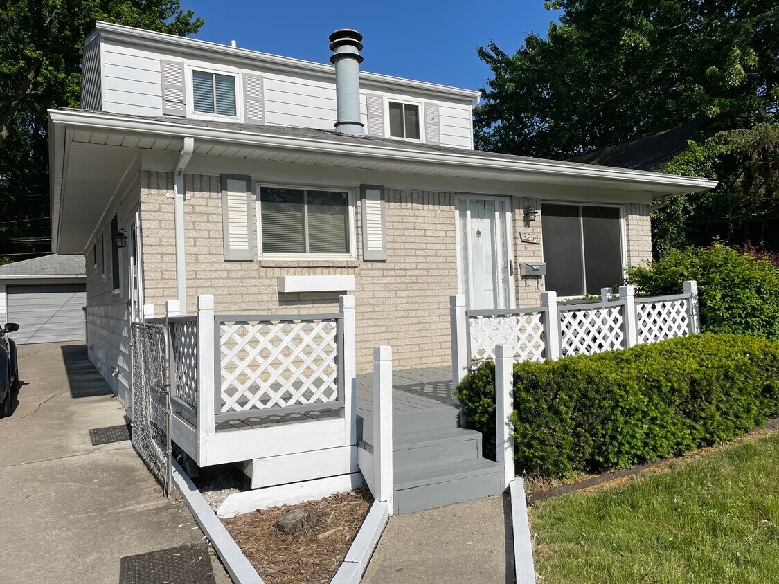 3254 Garden Ave, Royal Oak, MI 48073 House Rental in Royal Oak, MI