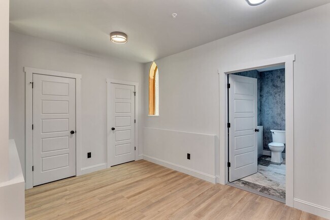 Foto del edificio - 36 Pawling Ave