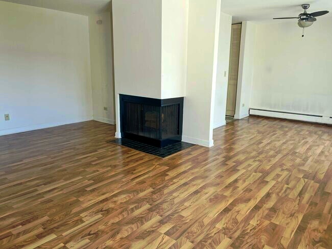 Foto del edificio - 3200 Bayside Dr