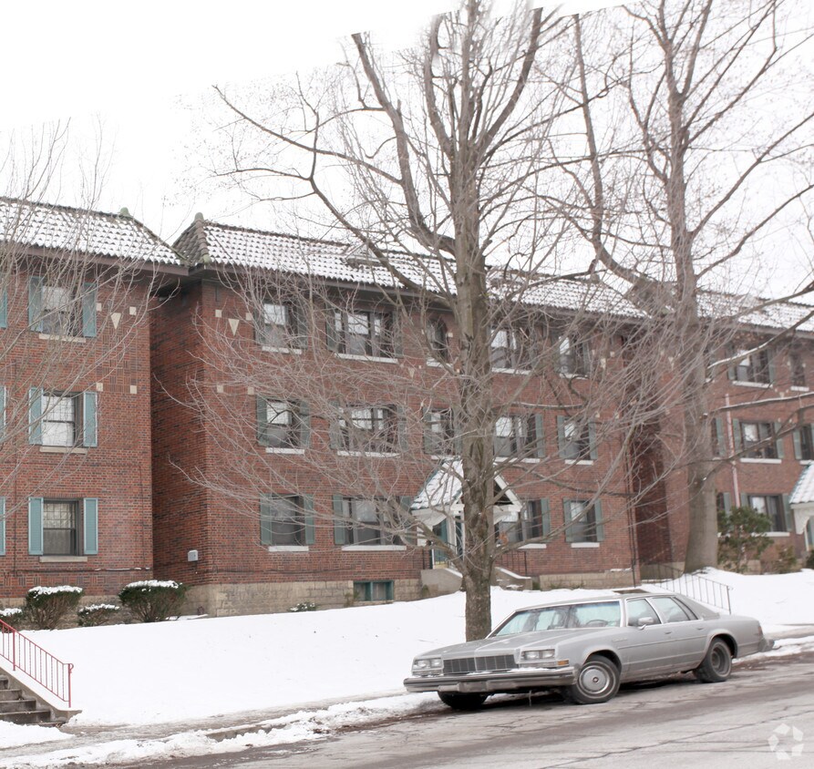 Building Photo - 710 Shady Dr E