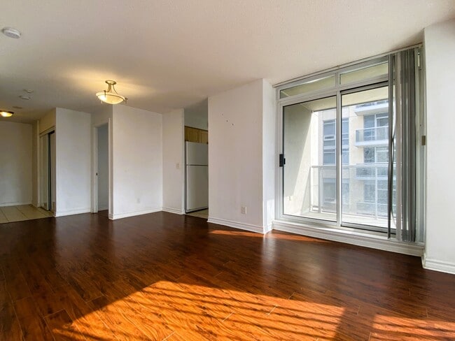 Photo du bâtiment - 5-2205 Michael Power Pl