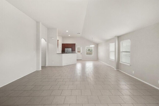 Foto del edificio - 633 Dragon Ridge Rd