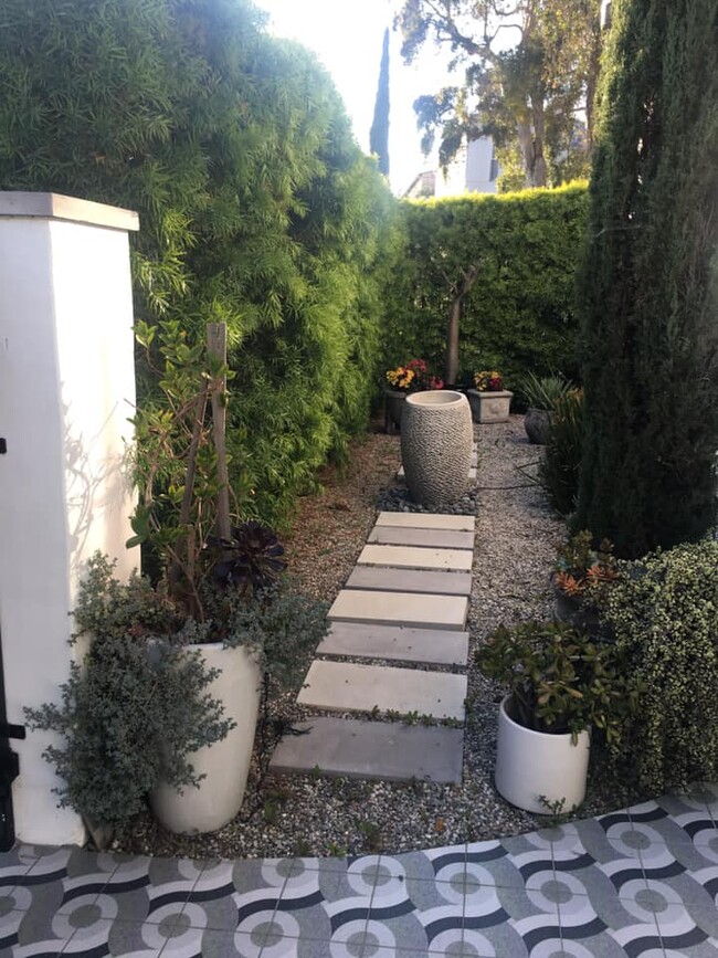 Garden Path - 5369 Dockweiler Pl