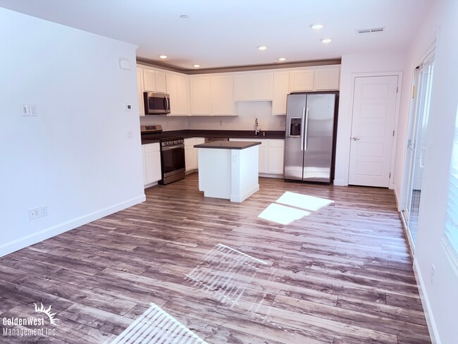 Building Photo - Newly Buil 3Bdm 2.5Ba Townhome in Premier ...