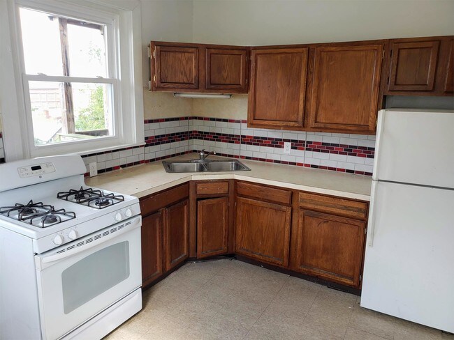 Building Photo - 1401 E 6th St