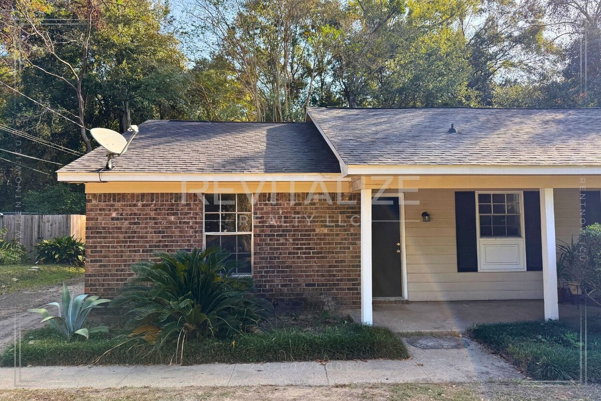 Primary Photo - Renovated 2 Bedroom/1.5 Bathroom in Mobile!