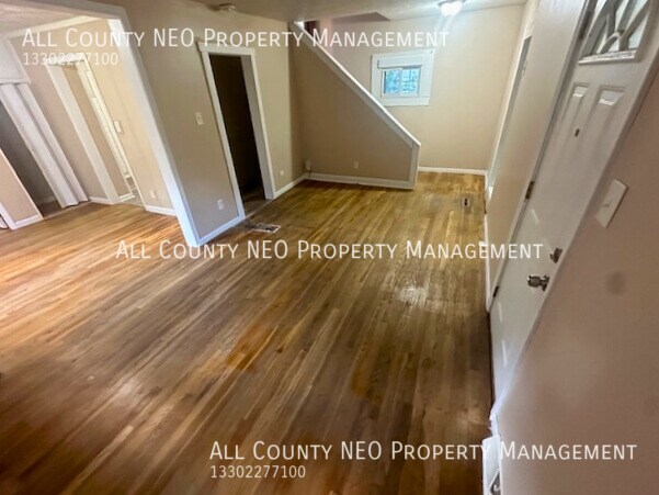 Building Photo - 3-bedroom, 2-bathroom home in Akron!