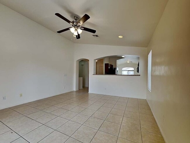 Building Photo - 5903 S 32nd Ln