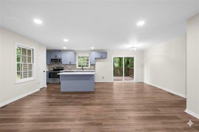Building Photo - 3022 Hillwood Dr NW