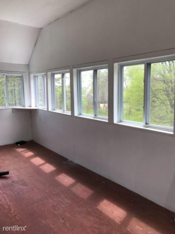 Building Photo - 2 br, 1 bath Apartment - 150 Maple St