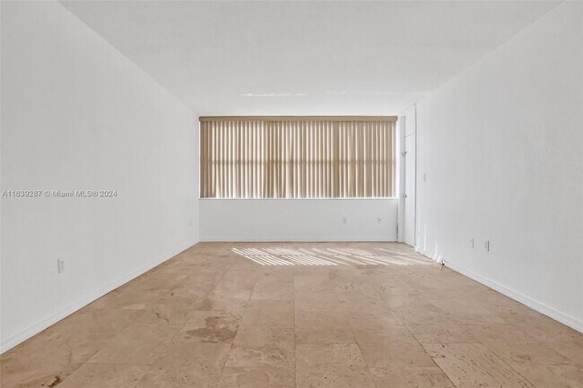 Building Photo - 1300 NE Miami Gardens Dr