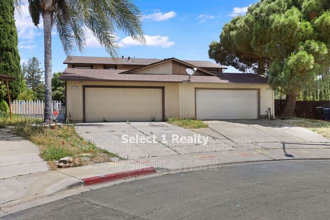 Building Photo - 1730 Linden Pl