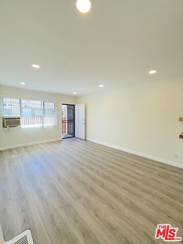 Foto del edificio - 853 N Formosa Ave