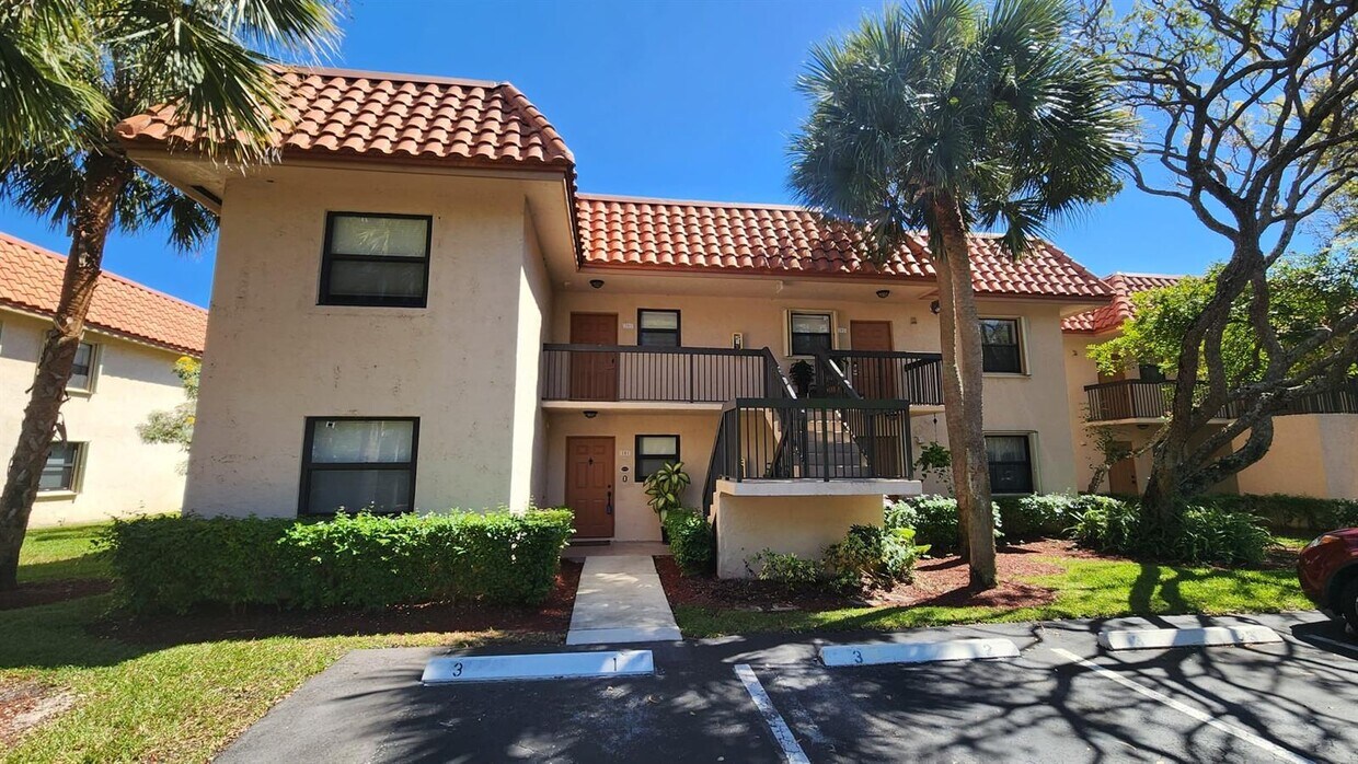 Primary Photo - 15710 E Waterside Cir