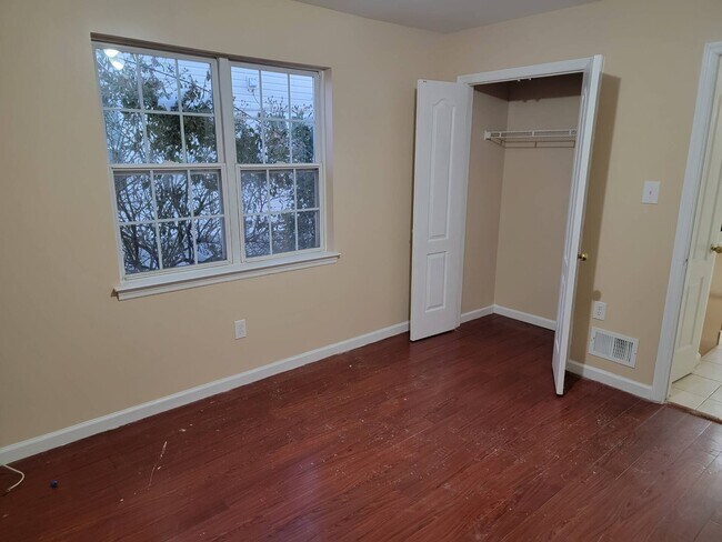 Foto del edificio - 1300 E 69th St