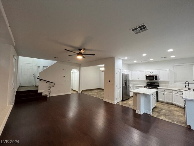 Building Photo - 9136 Wine Cellar Ave