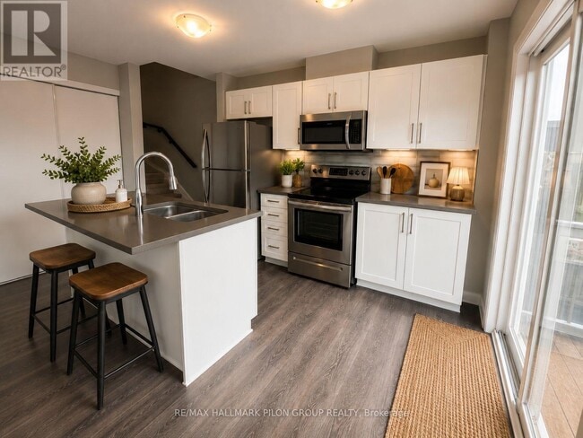 Building Photo - 702 Amberwing Private