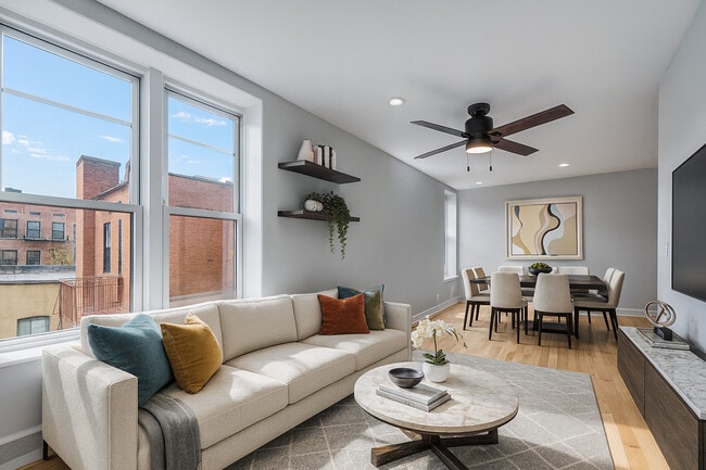 Foto del edificio - 2486 Hughes Ave