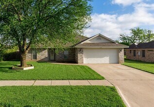 Building Photo - 2201 Ledgestone Dr