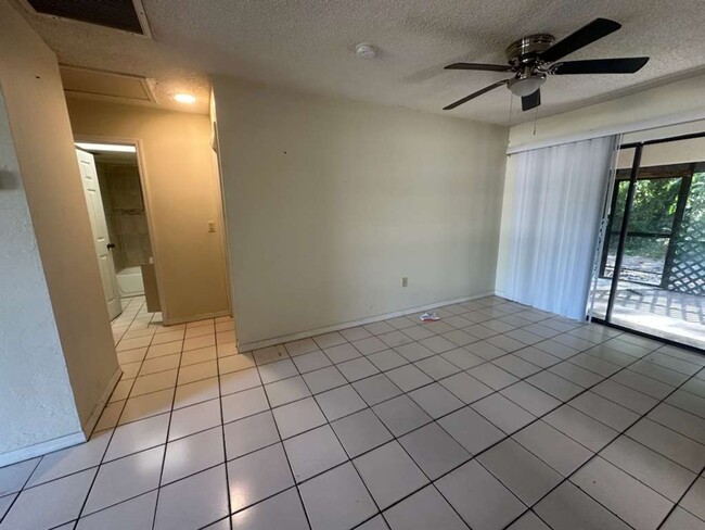 Building Photo - ** UNFURNISHED 2 BEDROOM\2 BATH DUPLEX AVAILABLE ** SAN CARLOS PARK FORT MYERS ** READY FOR A LON...