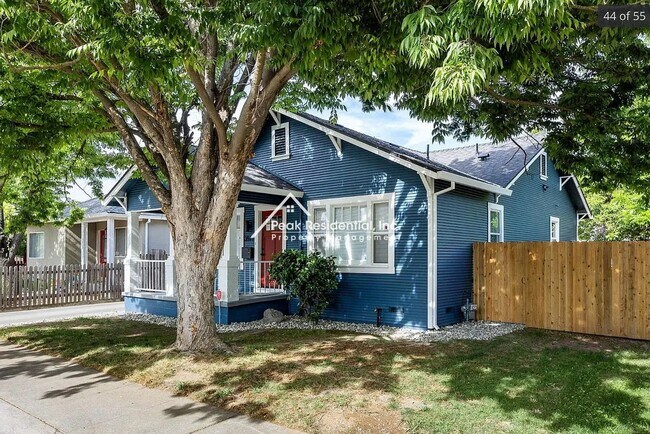 Building Photo - Updated 3bd/2ba Sacramento Home