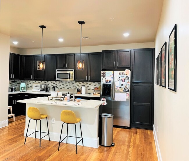 Kitchen - 2525 College St