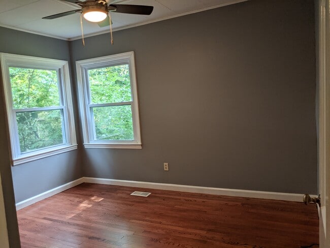 Building Photo - 3812 Thrall Dr