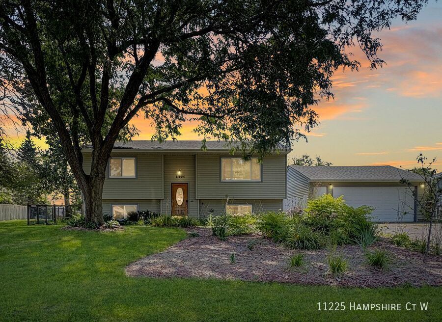 Foto principal - 11225 Hampshire Ct W