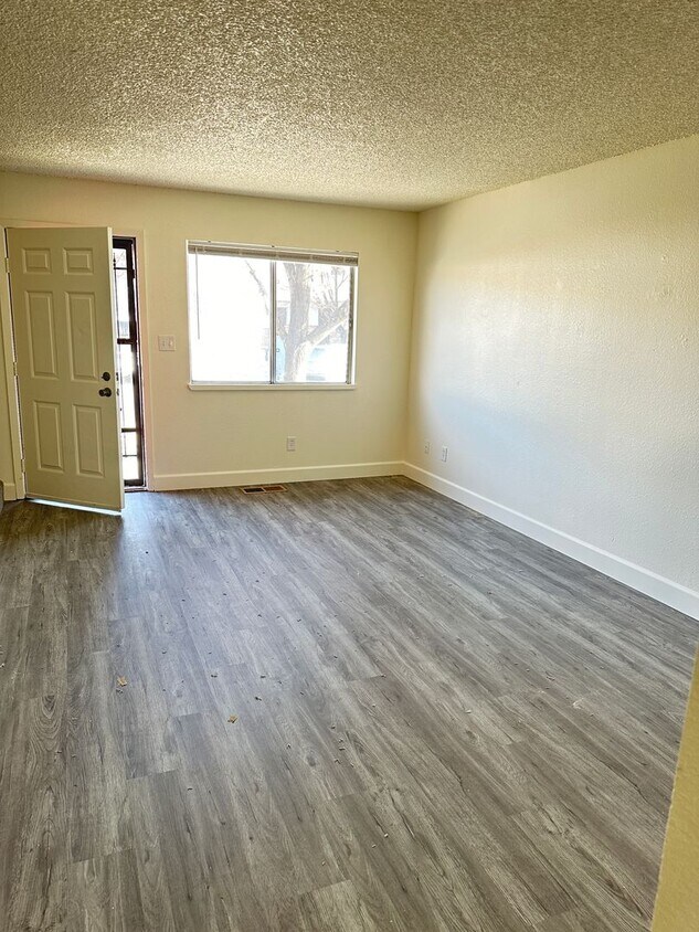 Primary Photo - 3 Bedroom, 2 1/2 Bath Condo in Park Terrac...