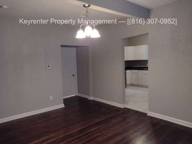 Building Photo - 1419 S Willow Ave