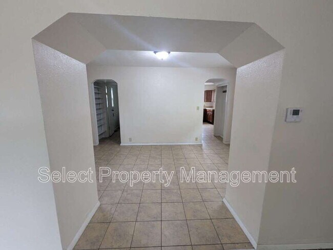 Foto del edificio - 122 W Creighton Ave