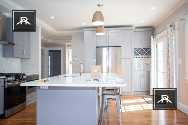 Photo - 4 bedroom in Newton MA 02467 Apartment