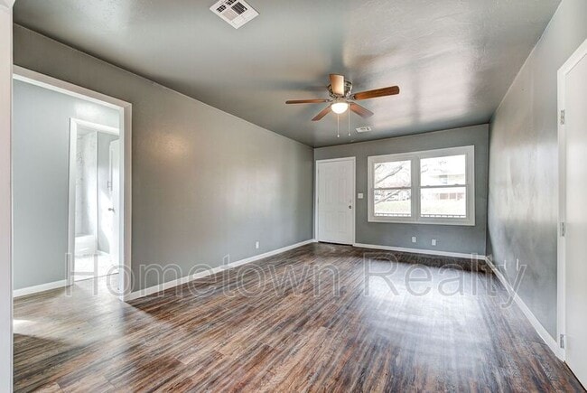Building Photo - 1103 N Louisa Ave
